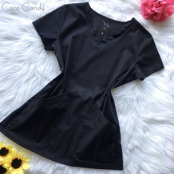 🔃NRG By Barco Two Pocket V Neck Scrub Top - Picture 2 of 4